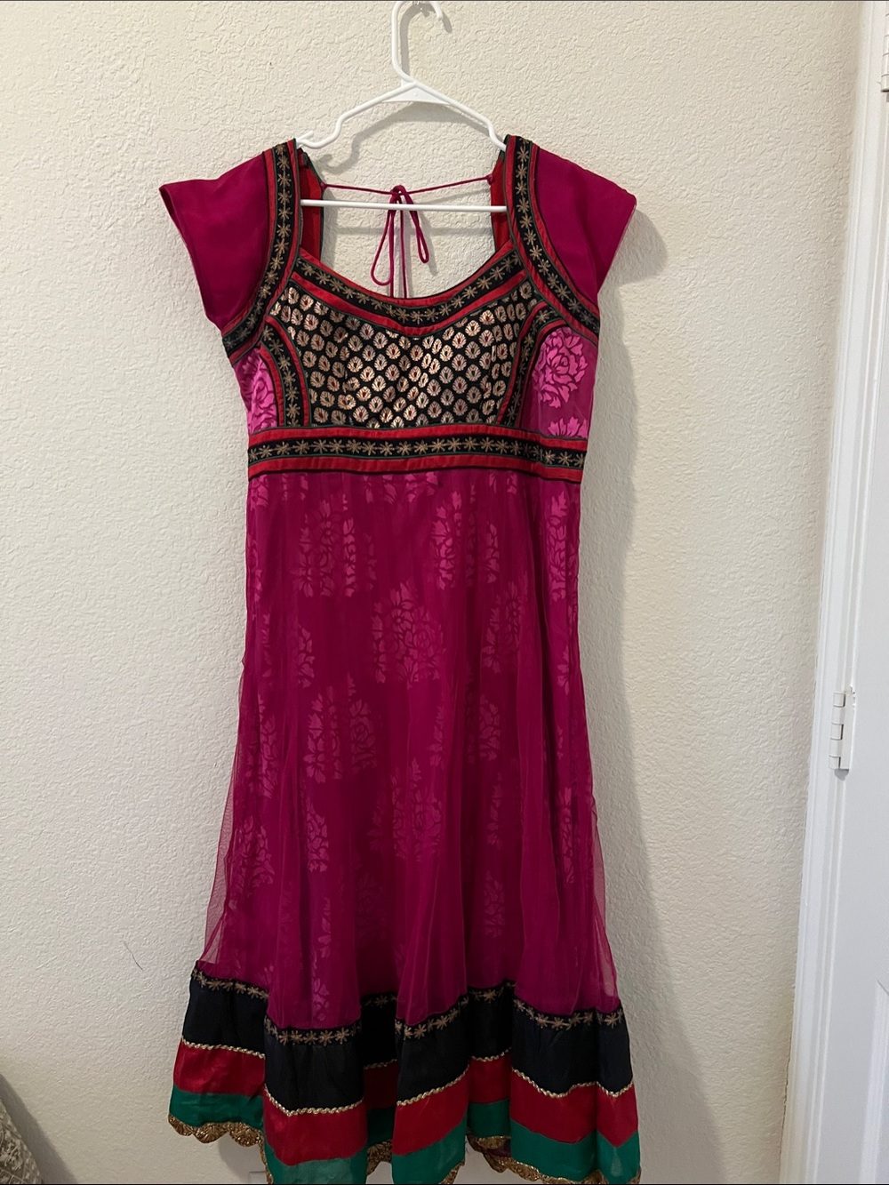 Elegant Fuchsia Embroidered Formal Dress - Brand